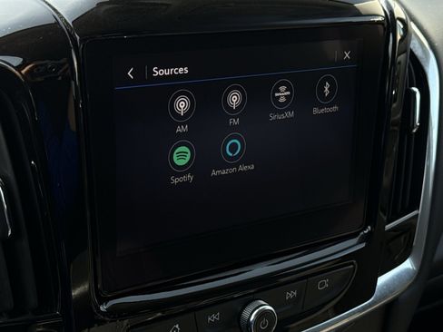 Used 2021 Chevrolet Traverse LT FWD image 18