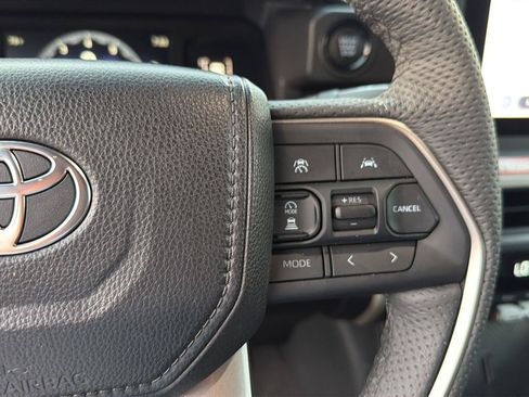 Certified 2025 Toyota Tacoma SR5 AWD/4WD image 22