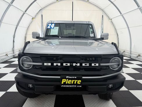 Used 2024 Ford Bronco Outer Banks image 9