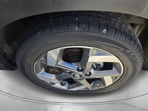 Certified 2023 Hyundai Venue SEL image 9