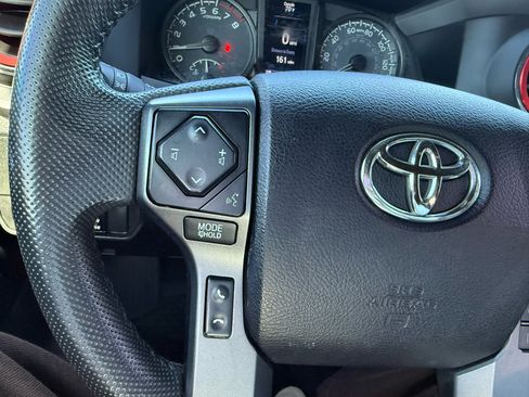 Used 2022 Toyota Tacoma TRD Off-Road image 20