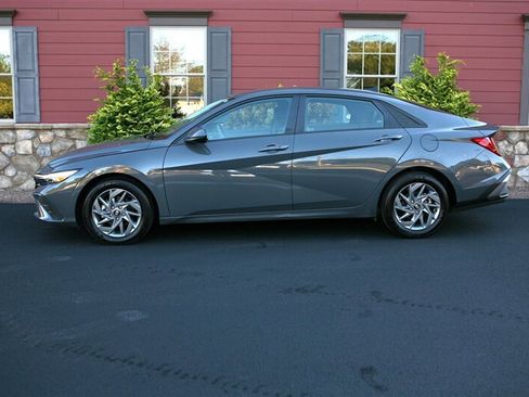 Used 2024 Hyundai Elantra SEL image 4