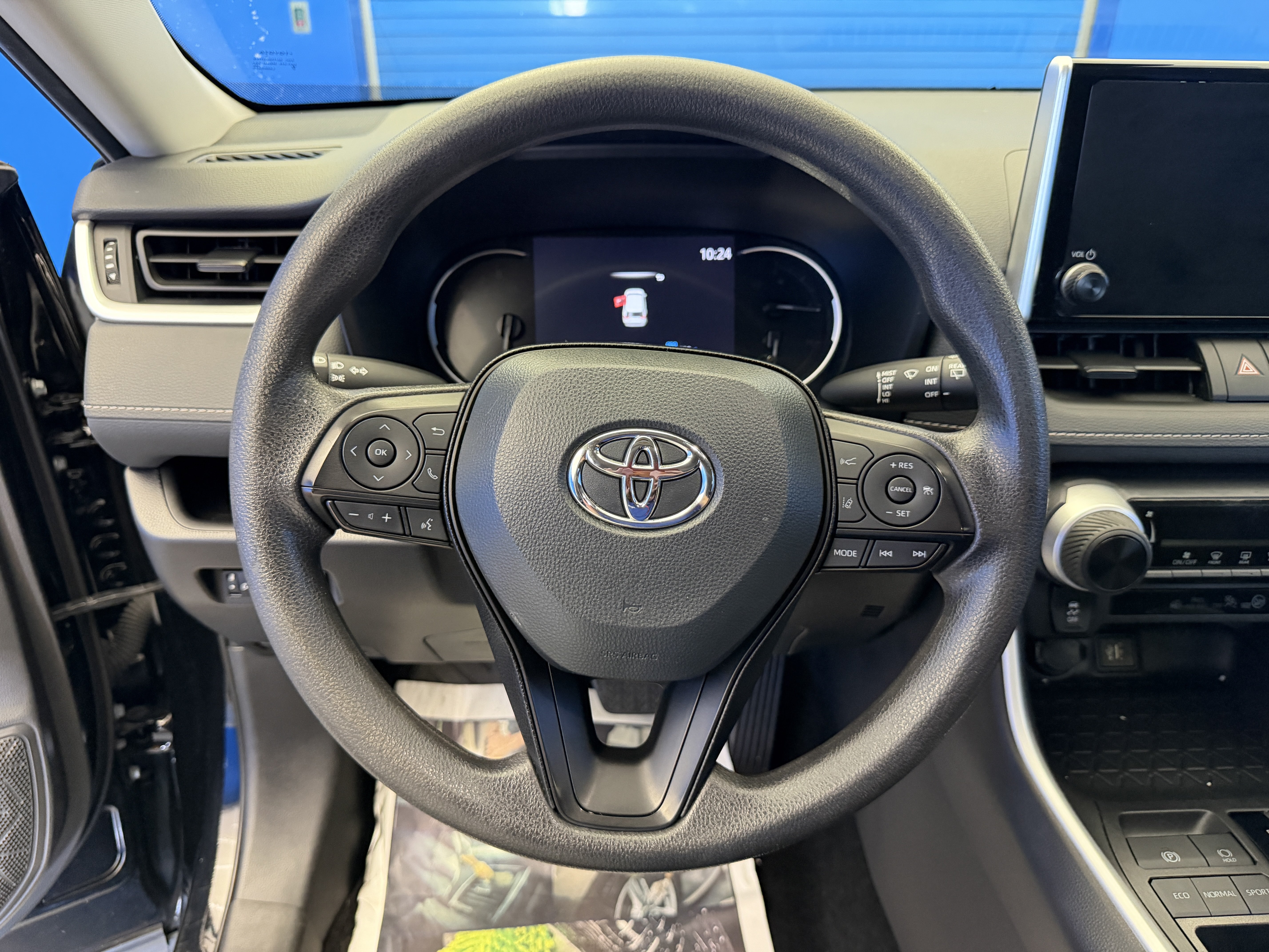 Used 2024 Toyota RAV4 LE FWD image 13