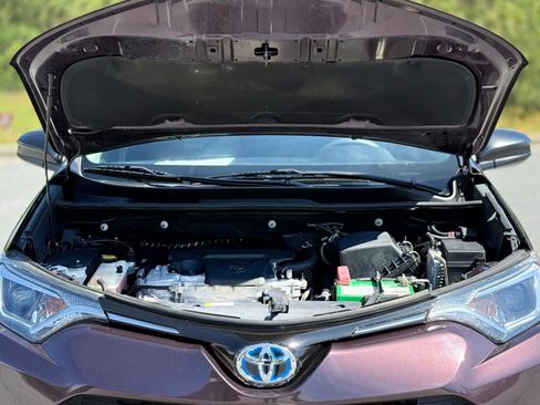 Used 2018 Toyota RAV4 LE w/ All Weather Liner Package FWD image 48