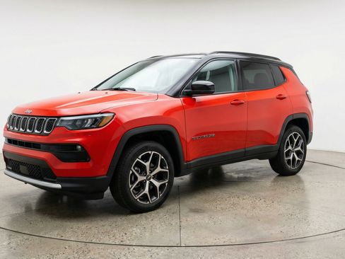 Used 2025 Jeep Compass Limited AWD/4WD image 3