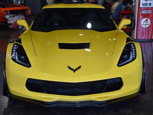 Used 2017 Chevrolet Corvette Grand Sport w/ Z07 Performance Package RWD image 3