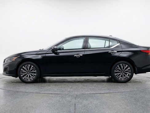 Used 2025 Nissan Altima 2.5 SV FWD image 5