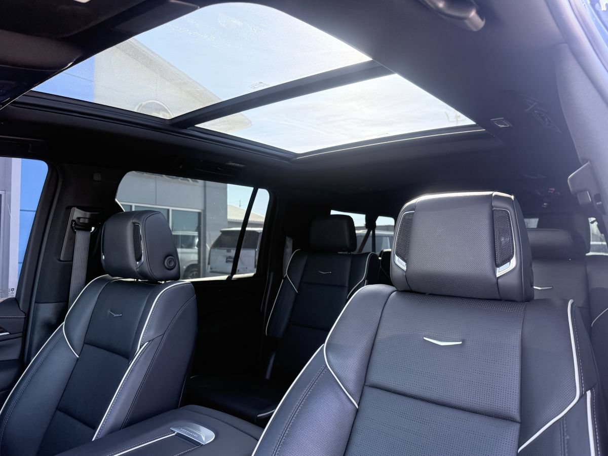 Used 2023 Cadillac Escalade ESV Premium Luxury AWD/4WD image 10
