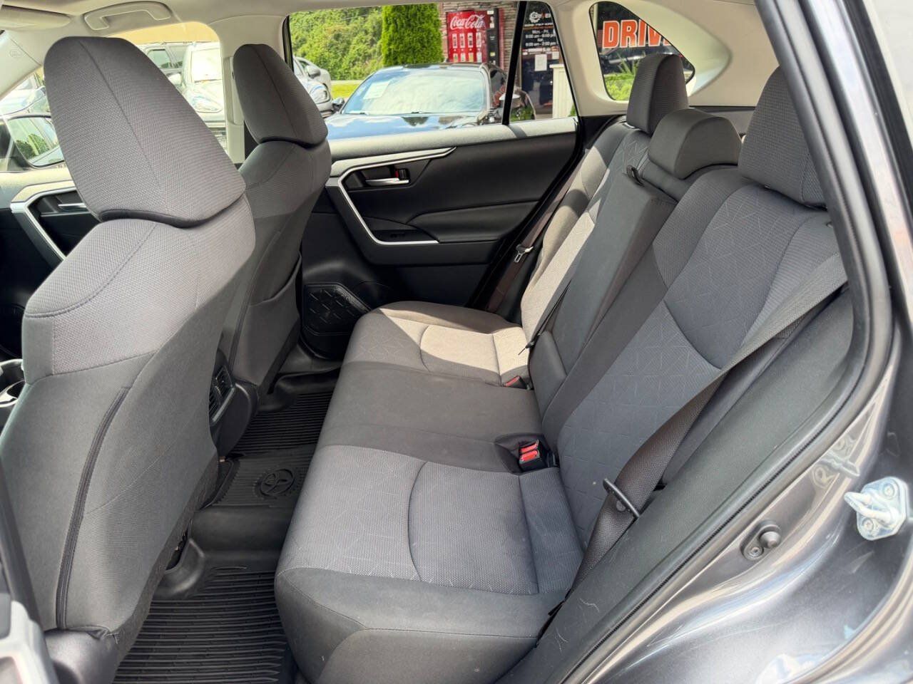Used 2020 Toyota RAV4 XLE w/ Convenience Package AWD/4WD image 17