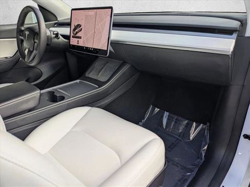 Used 2021 Tesla Model Y Long Range image 21