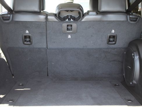 Used 2021 Jeep Wrangler Unlimited Sahara w/ Uconnect 4C Nav & Sound Group AWD/4WD image 24