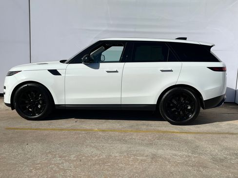 Used 2025 Land Rover Range Rover Sport SE image 2