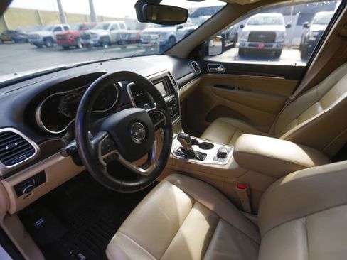 Used 2017 Jeep Grand Cherokee Limited w/ Trailer Tow Group IV image 4