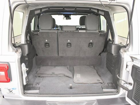 Used 2024 Jeep Wrangler Unlimited Sahara image 7