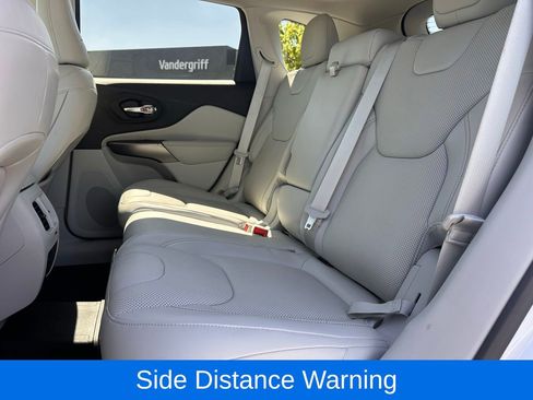 Used 2020 Jeep Cherokee Limited w/ Technology Group image 15