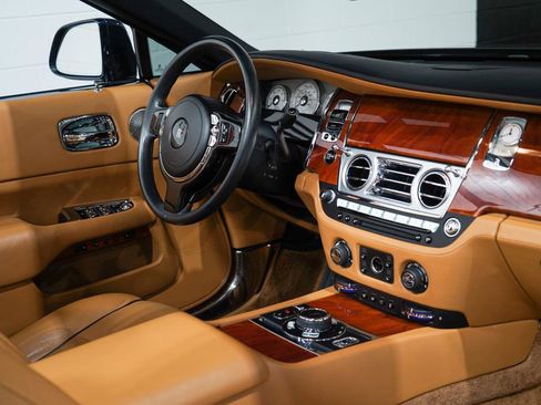 Used 2017 Rolls-Royce Dawn image 19