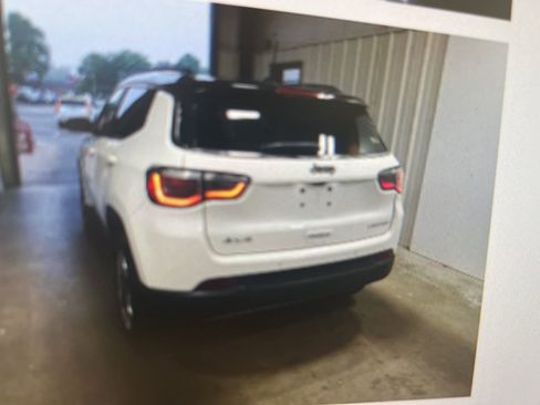 Used 2017 Jeep Compass Limited AWD/4WD image 5