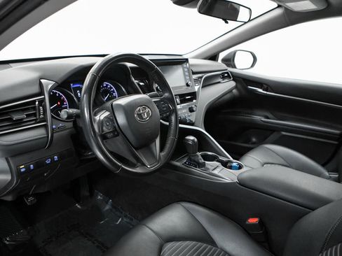 Used 2023 Toyota Camry SE FWD image 4