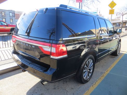 Used 2017 Lincoln Navigator L Select image 27