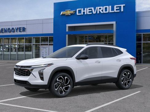 New 2026 Chevrolet Trax RS w/ Sunroof Package FWD image 2