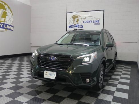 Used 2024 Subaru Forester Premium AWD/4WD image 4