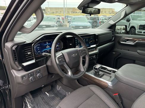 Used 2024 Chevrolet Silverado 1500 LT Trail Boss w/ Convenience Package II image 13