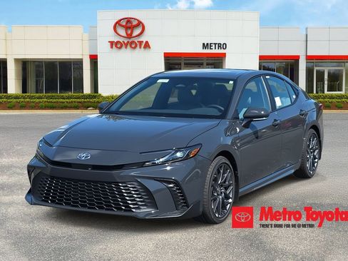 Used 2025 Toyota Camry SE image 1