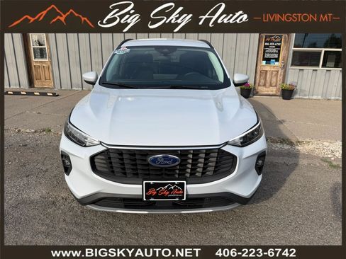 Used 2025 Ford Escape SE w/ Class II Trailer Tow Package FWD image 2