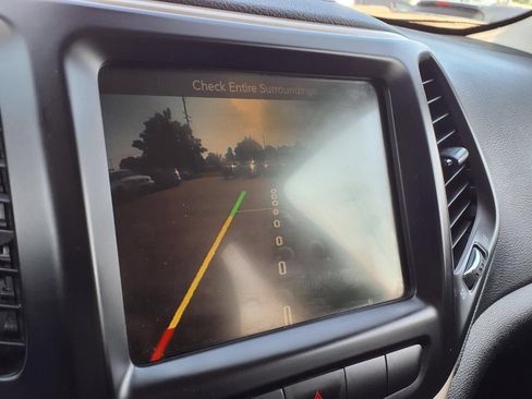 Used 2014 Jeep Cherokee Latitude w/ Comfort/Convenience Group FWD image 24