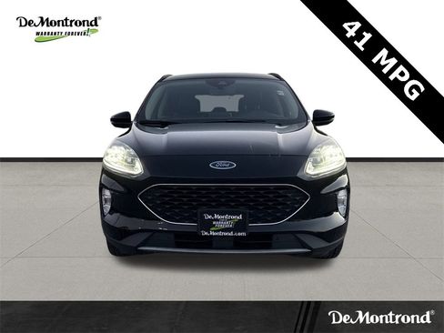 Used 2020 Ford Escape Titanium image 2