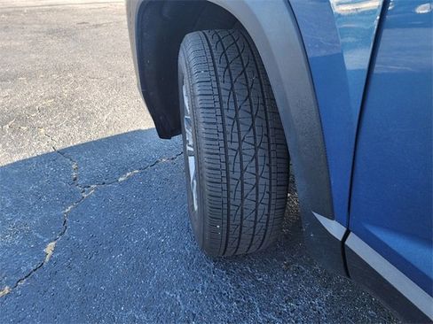 Used 2025 Chevrolet Equinox LT w/ Safety and Technology Package image 10