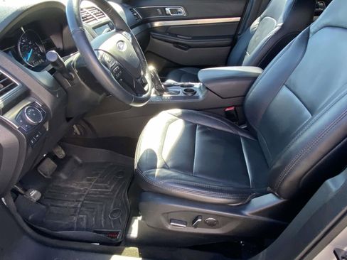 Used 2018 Ford Explorer XLT w/ Equipment Group 202A image 13