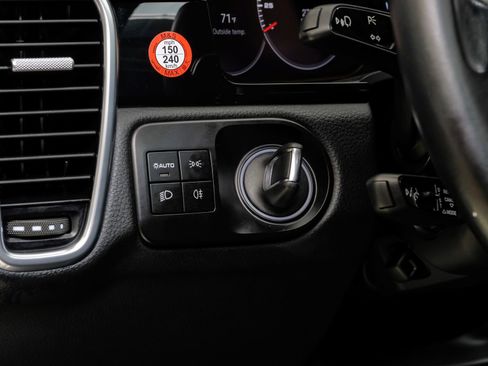 Used 2023 Porsche Cayenne Platinum Edition image 32