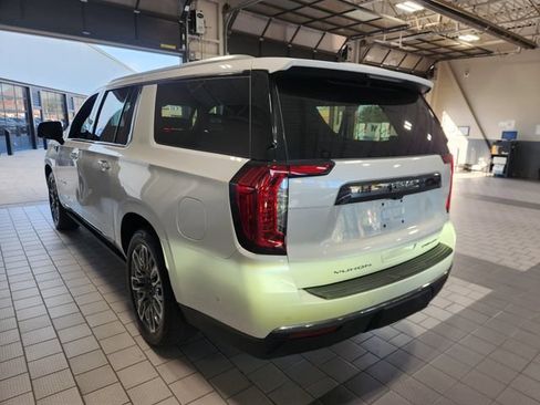 Used 2024 GMC Yukon XL Denali Ultimate AWD/4WD image 4
