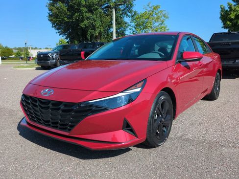 Used 2022 Hyundai Elantra Blue FWD image 2