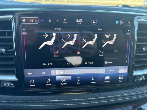 Used 2021 Chrysler Pacifica Touring-L w/ Uconnect Theater Family Group image 17