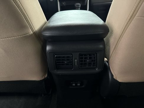 Used 2020 Toyota RAV4 XLE AWD/4WD image 31