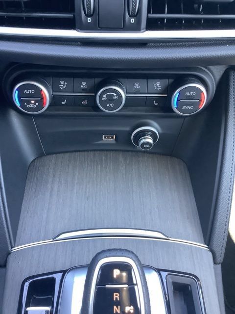 Used 2023 Alfa Romeo Stelvio Ti AWD/4WD image 34