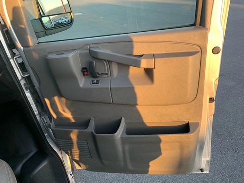 Used 2016 Chevrolet Express 3500 LS w/ Chrome Appearance Package image 22