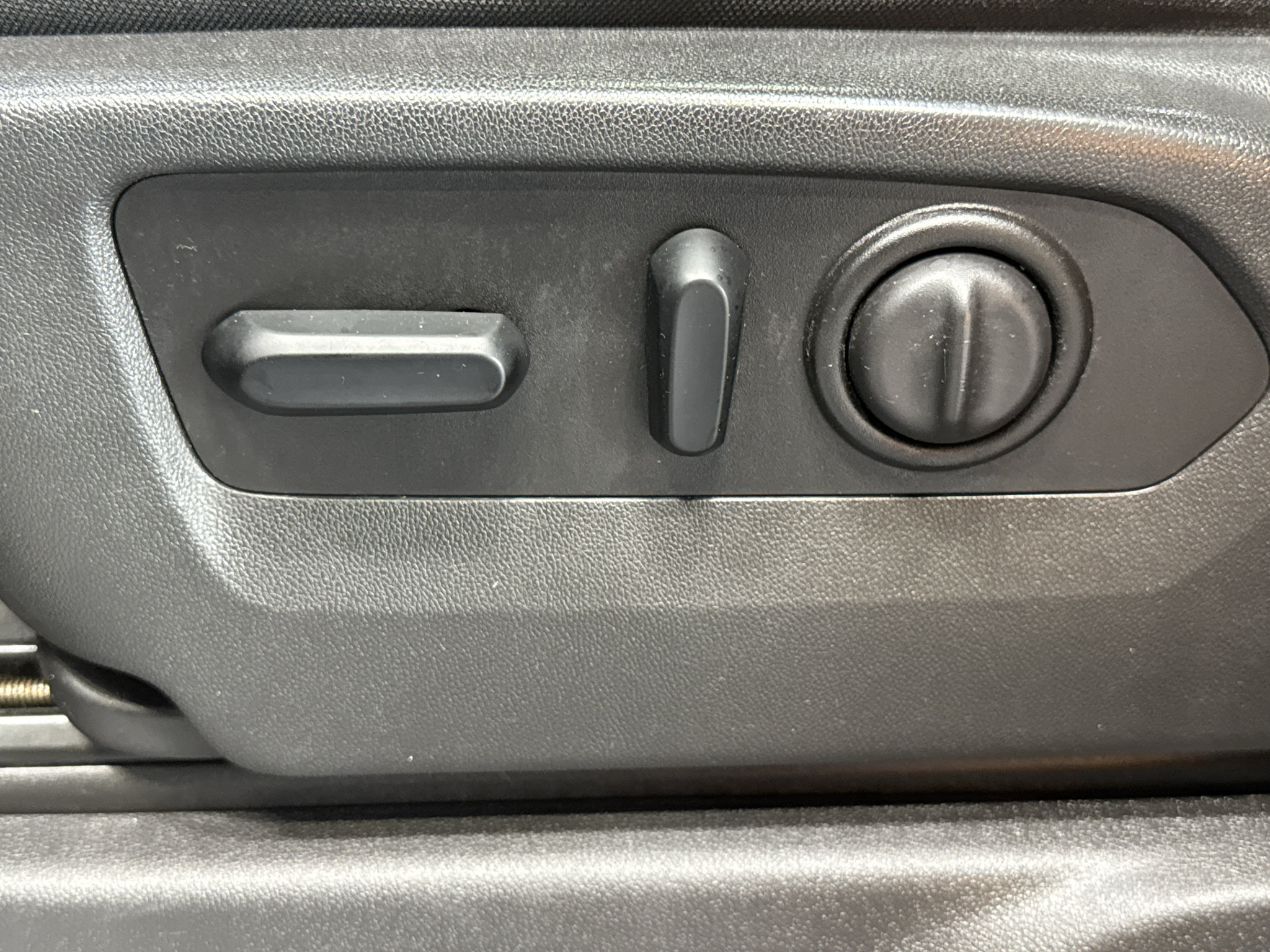 Used 2019 Chevrolet Silverado 1500 LT Trail Boss AWD/4WD image 19