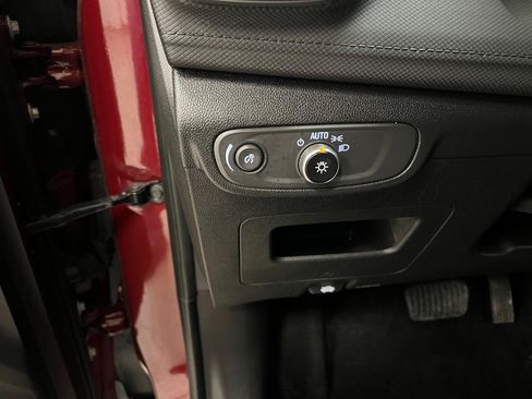 Used 2025 Chevrolet TrailBlazer LT FWD image 30