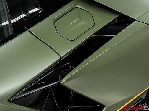 Used 2025 Lamborghini Revuelto AWD/4WD image 17