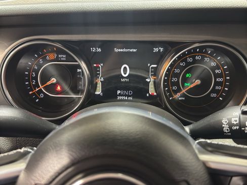 Used 2022 Jeep Wrangler Unlimited Sahara w/ Cold Weather Group image 27