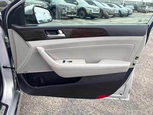 Used 2016 Hyundai Sonata Limited w/ Option Group 04 FWD image 33