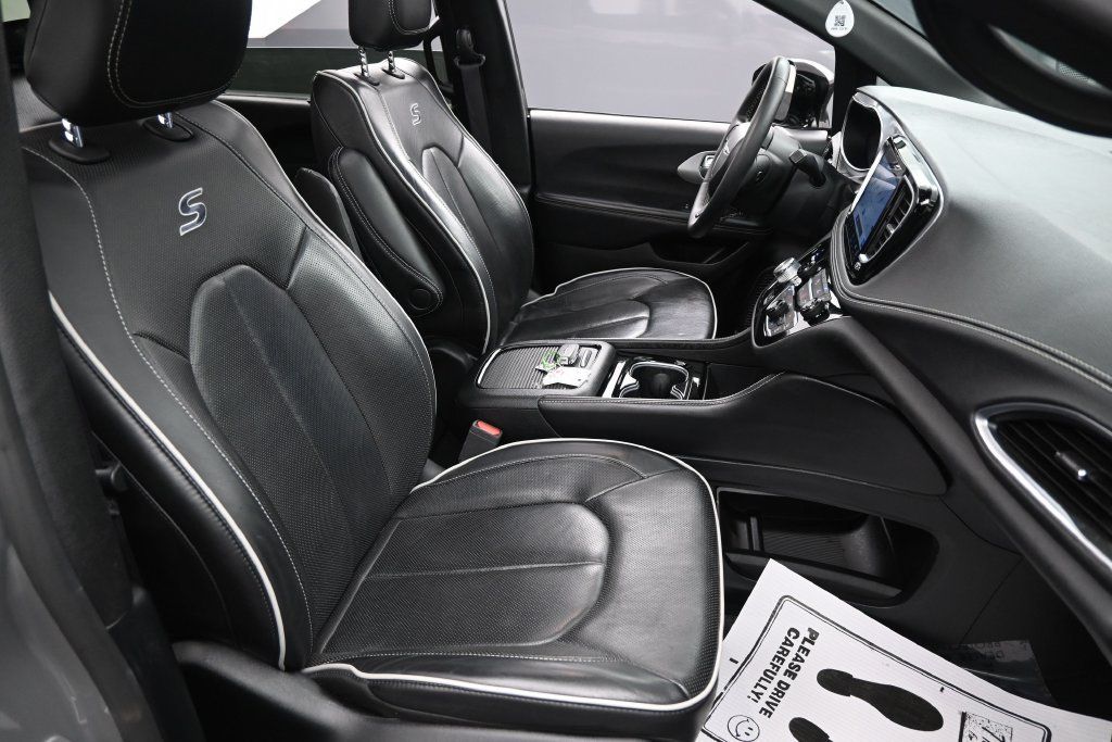 Used 2025 Chrysler Pacifica Limited FWD image 35