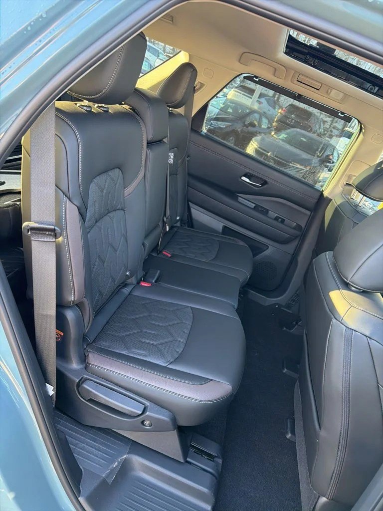 Certified 2026 Nissan Pathfinder Platinum w/ Cargo Package AWD/4WD image 25
