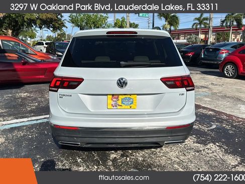 Used 2018 Volkswagen Tiguan SE w/ Panoramic Sunroof Package FWD image 10