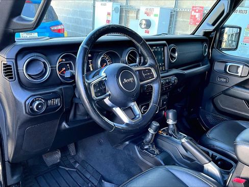 Used 2019 Jeep Wrangler Unlimited Sahara image 16