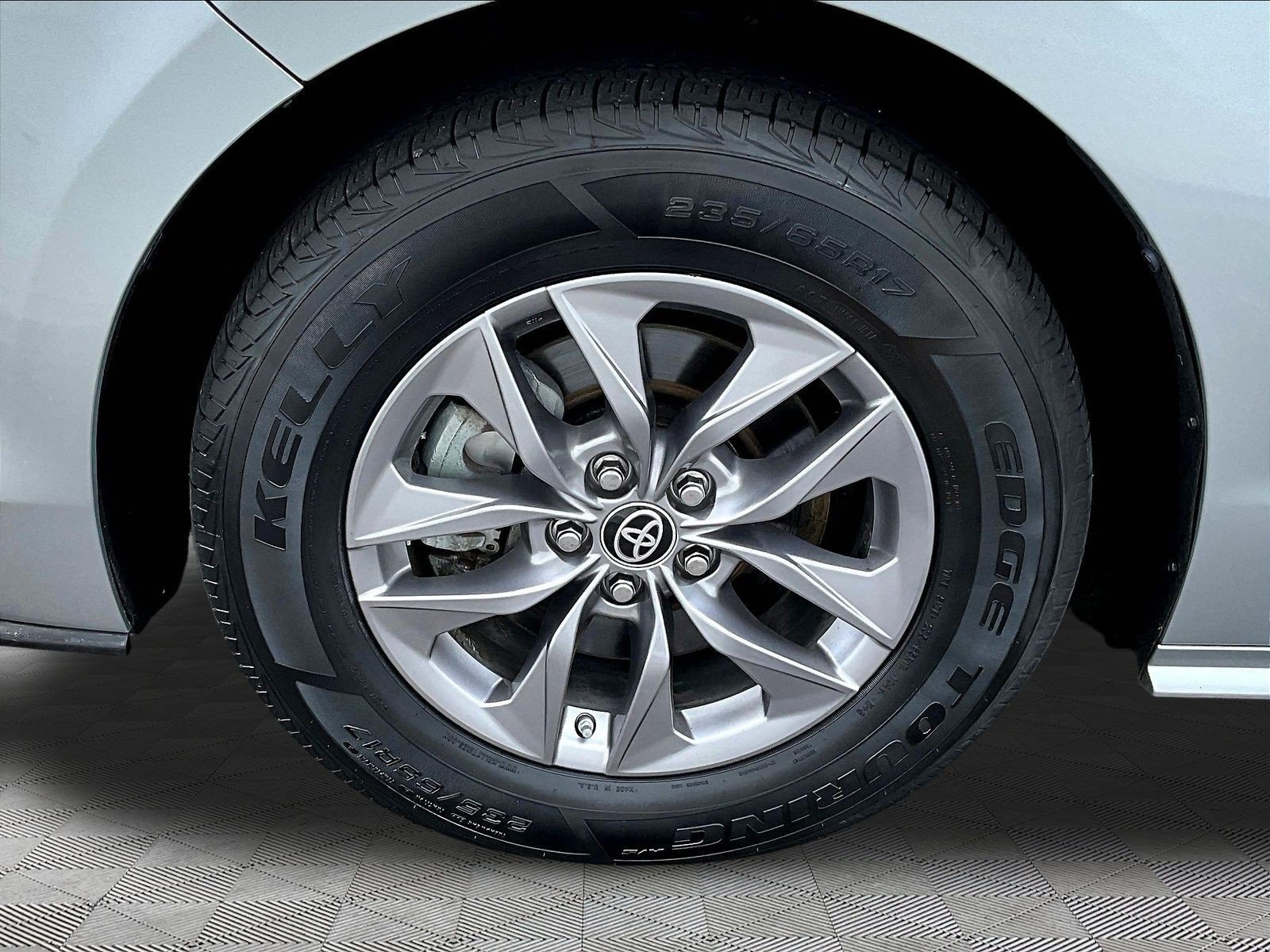 Used 2021 Toyota Sienna LE FWD image 34