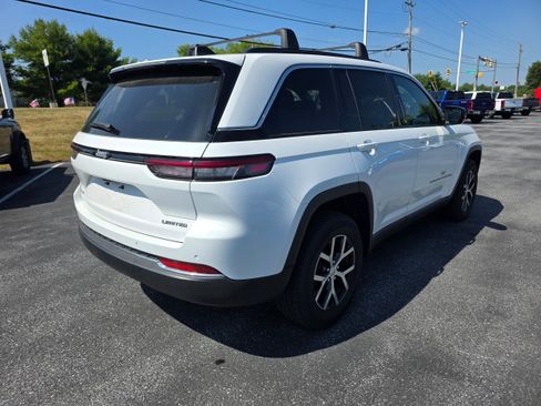 Used 2025 Jeep Grand Cherokee Limited AWD/4WD image 5